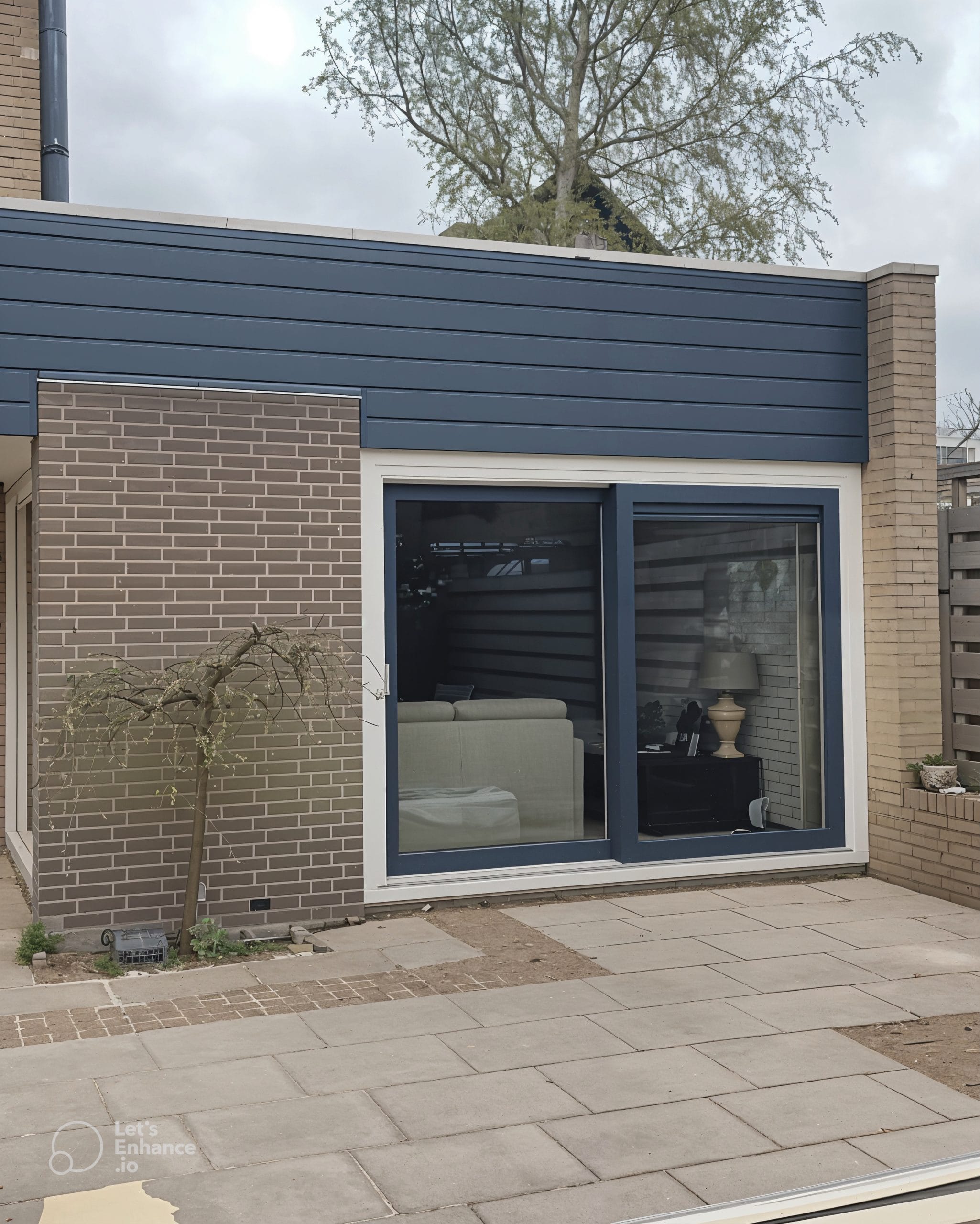 Moderne kunststof schuifpui met grote glaspartijen voor veel natuurlijk licht